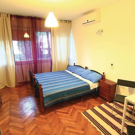 1 Bedroom Awesome Apartment In Пула Экстерьер фото