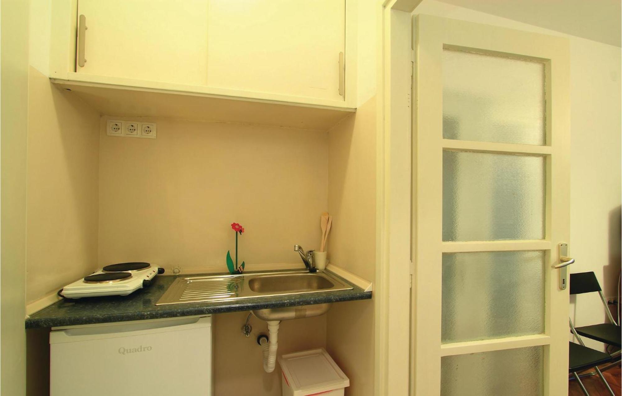 1 Bedroom Awesome Apartment In Пула Экстерьер фото