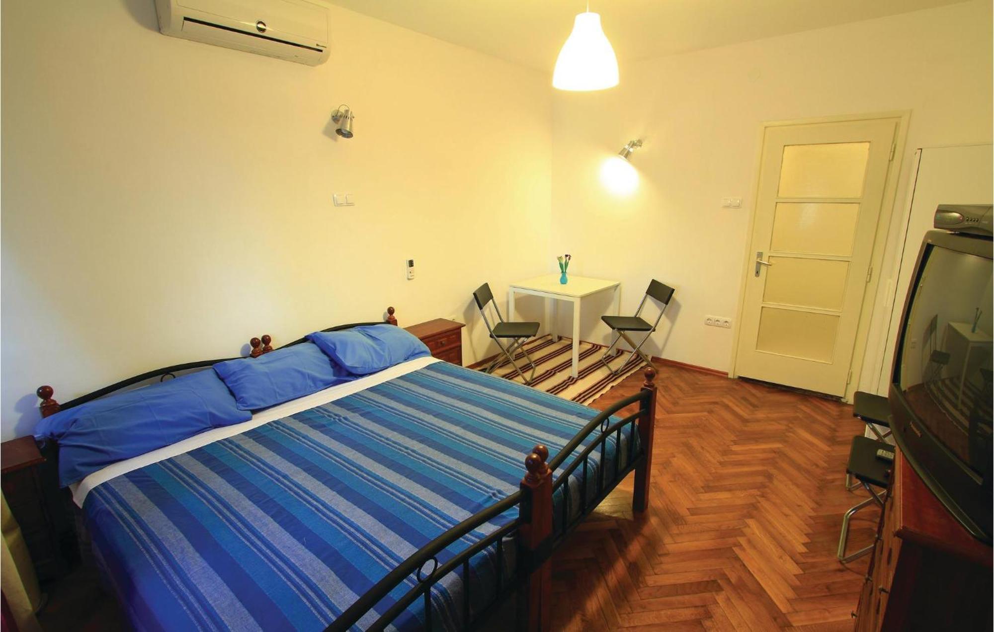 1 Bedroom Awesome Apartment In Пула Экстерьер фото