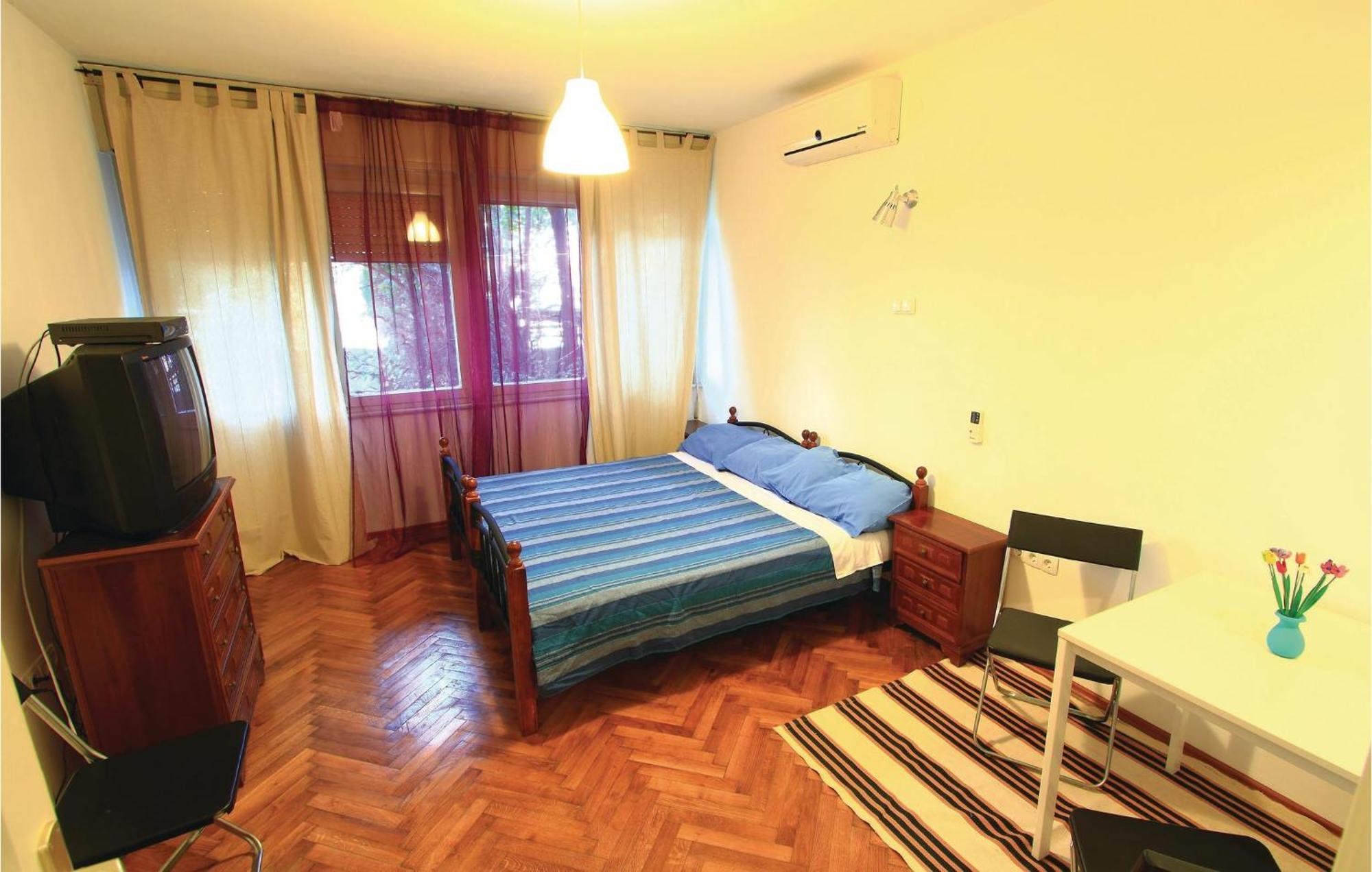 1 Bedroom Awesome Apartment In Пула Экстерьер фото